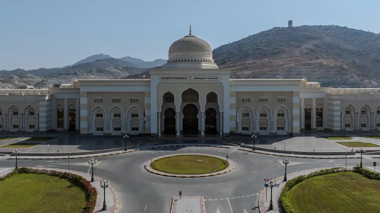 جامعة خورفكان تبدأ استقبال طلبات القبول للعام الدراسي المقبل